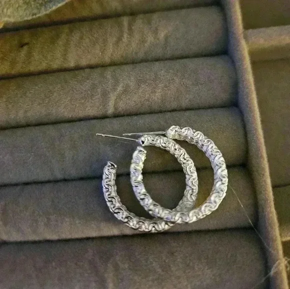 Sterling silver mesh pattern hooped earrings. - Picture 4 of 4